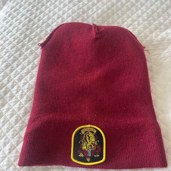 Harry Potter Gryffindor Crest Beanie Maroon Yellow Striped OSFM - Picture 8 of 8